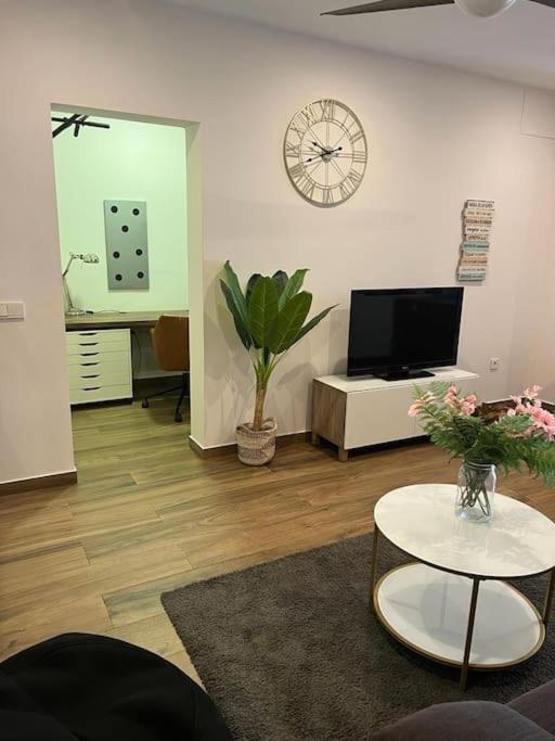 Loft Miramar Apartment ฟูเอนฮิโรลา ภายนอก รูปภาพ